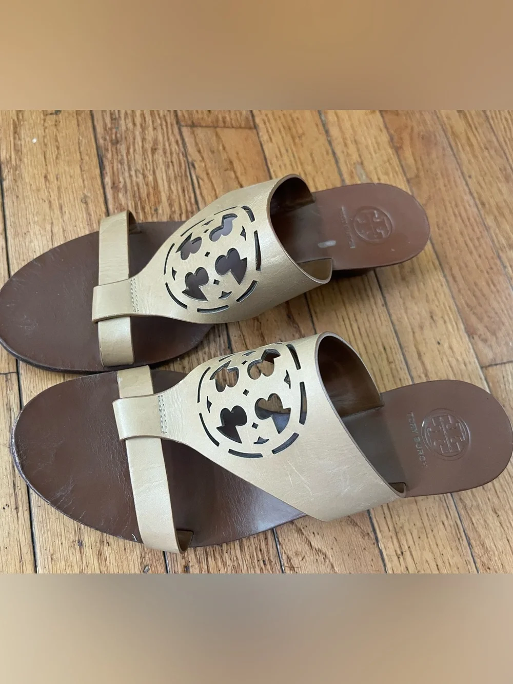 Tory Burch TanLeather Logo Cutout Toe-Loop Sandals size 8M